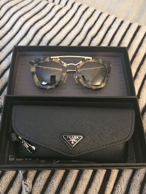 Prada SPR09Q Cinema Tortoise Shell Sunglasses Black Saffiano Leather Case + Box